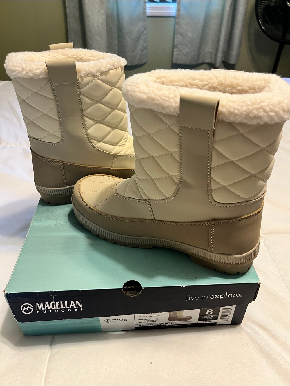 Ladies Magellan cream Outdoor Winter Boots with warm liner. Sz 8- NEW